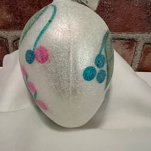 Neiman Marcus 2003 Christmas Ornament - Picture 2 of 5